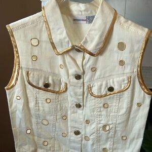 White and Gold Vest. Size 6. 100% Cotton